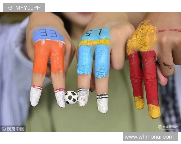 璀璨足球明星水晶灯点亮家居生活，展现运动激情与艺术魅力