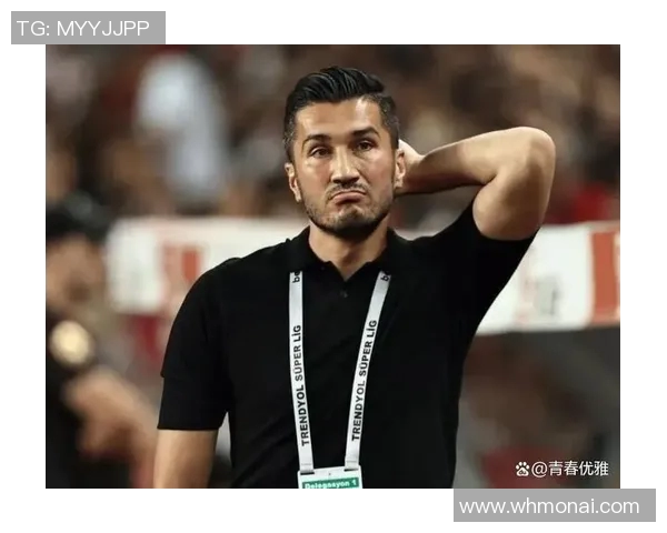 日本足球明星穿西装的时尚瞬间展现优雅与风采