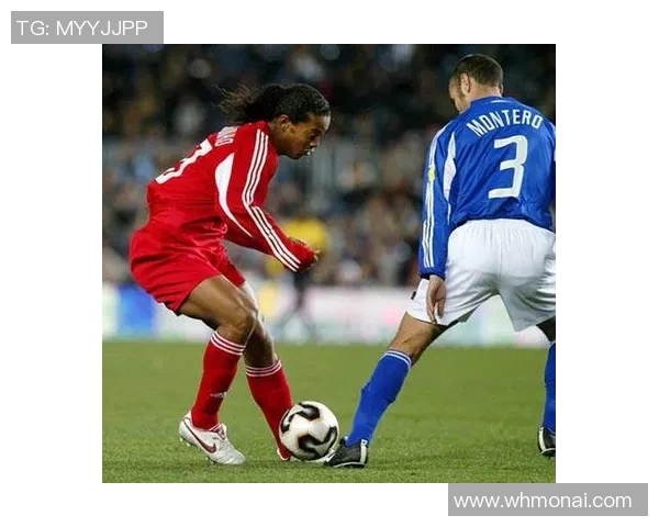 足球明星小罗重返街头踢野球展现球技与激情的完美结合